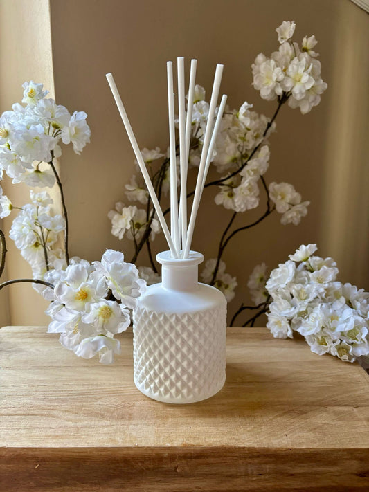 Luxury White Matt Geometric Diffuser
